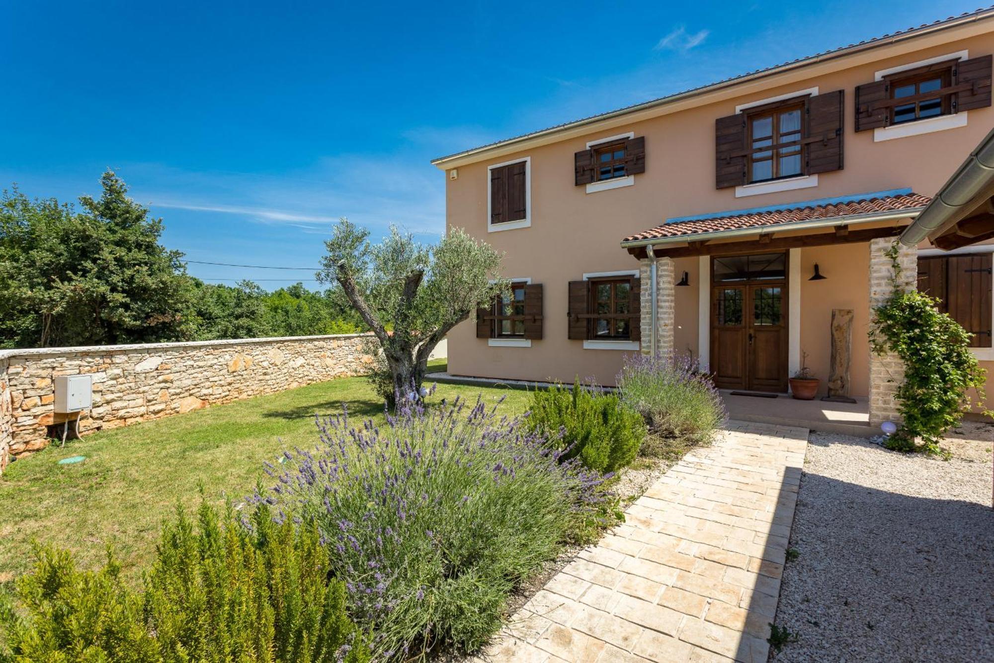 Villa Cirka In Central Istria For 14 Persons With Pool Heating & Pool Table Svetvinčenat Екстериор снимка